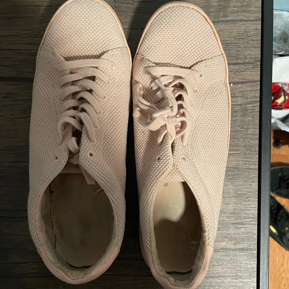 Pink shoes